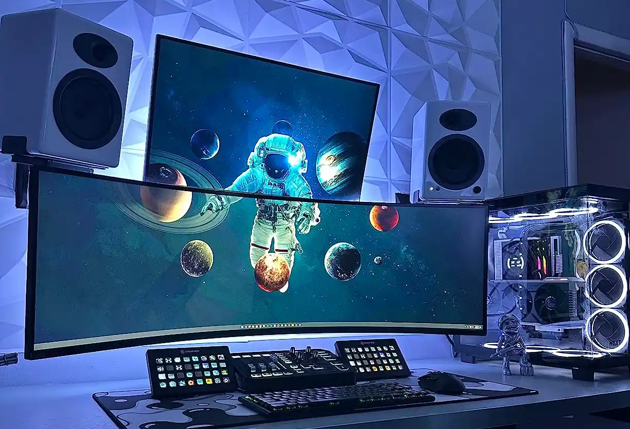 flat vs curved monitor gaming